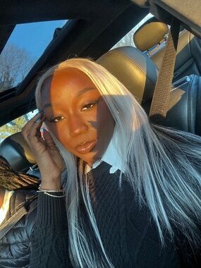 Meet your Posher, Ezy